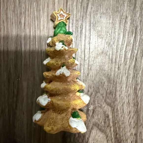 Festive Gingerbread Christmas Village Set - Picture 3 of 16